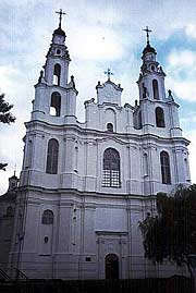 Софийский собор в Полоцке (XI в., полностью перестроен униатами в XVII-XVIII вв.) - яркий пример латинизации