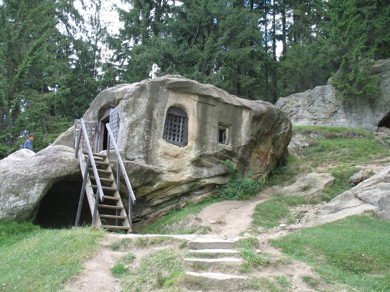 Пещера преподобного Даниила Отшельника
