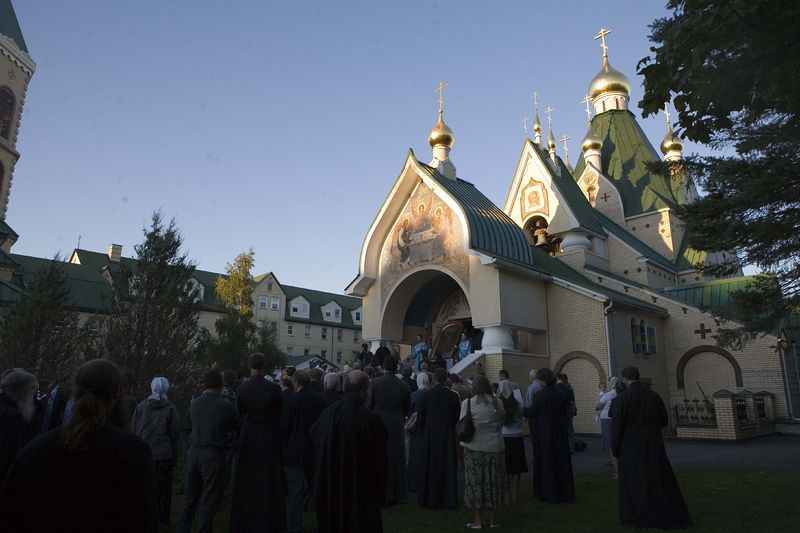  40-      -  - . :   / .