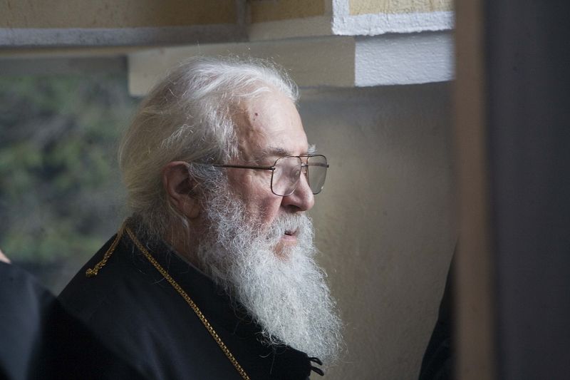  40-      -  - . :   / .