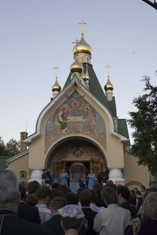  40-      -  - . :   / .