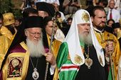 Праздничное совместное богослужение Предстоятелей Православных Церквей на Владимирской горке Киева 27 июля 2008 г.
