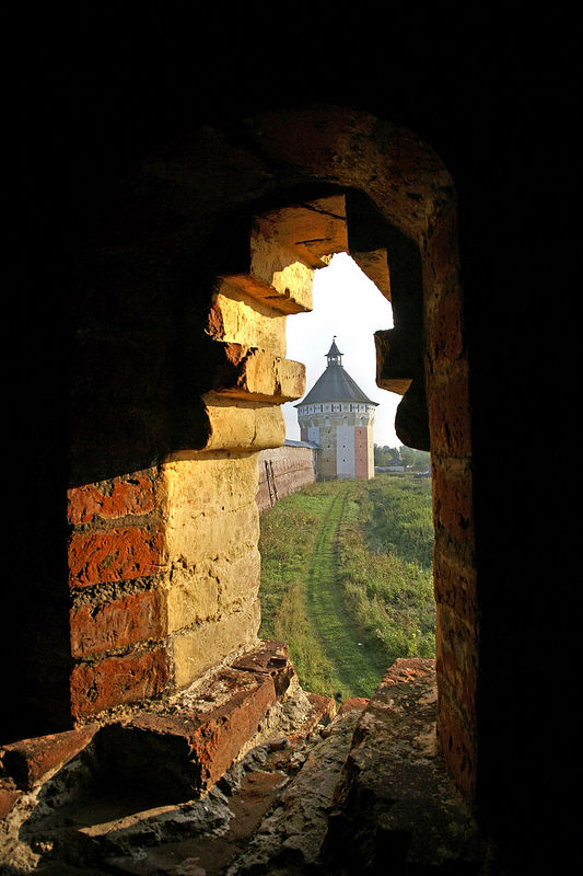 Спасо-Прилуцкий монастырь. Вид на крепостную башню. Фото: архиепископ Вологодский и Великоустюжский Максимилиан