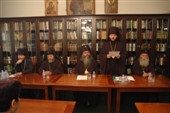 Епископ Бронницкий Амвросий зачитывает послание Святейшего Патриарха Алексия II участникам конференции