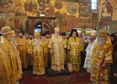 Святейший Патриарх Алексий II с сослужащими во время Божественной литургии