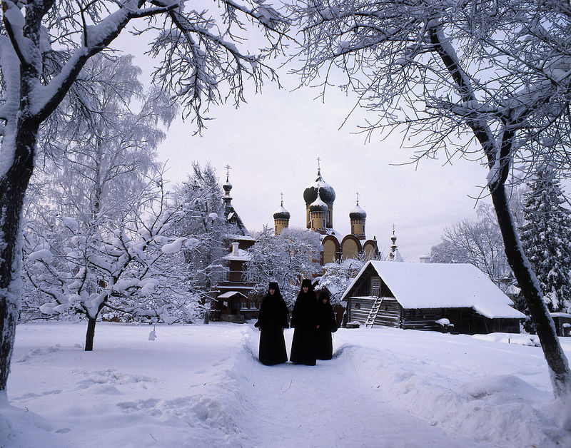 Пюхтицы зимой. Фотографии из книги «Пюхтица – Святая гора»