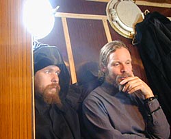 Епископ Максимилиан (справа) и архимандрит Тихон. Фото: "Православие 2000".