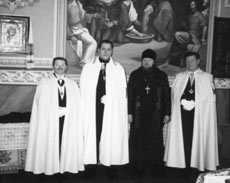 Украинские тамплиеры в храме т.н. "киевского патриархата" на Западной Украине. Второй слева - пан Яблонский.