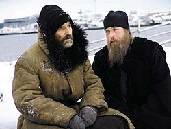 Исполнители главных ролей в фильме «Остров» Петр Мамонов и Виктор Сухоруков