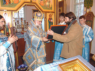 Архиепископ Вадим после освящения храма на острове Ольхон. Фото Иркутской епархии