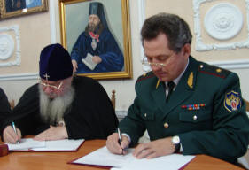 Архиепископ Гавриил. и генерал-майор Андрей Кучменко 