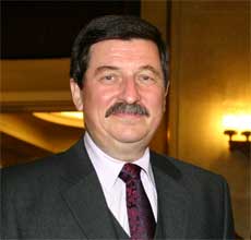 Директор "Русского дома" Михаил Владимир