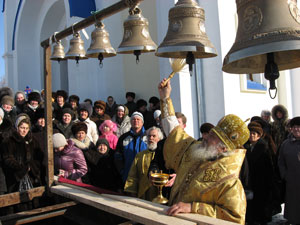 Архиепископ Владивостокский и Приморский Вениамин совершил чин освящения колоколов 