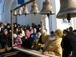 Архиепископ Владивостокский и Приморский Вениамин совершил чин освящения колоколов 