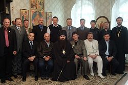 Епископ Георгий и ктиторы (благотворители, жертвователи) Свято-Николаевского Георгиевского женского монастыря села Абабково (14 мая 2005 г. фото Алексея Киселева)