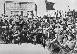 Революционные солдаты на Литейном проспекте в дни Февральской революции Петроград 1917 