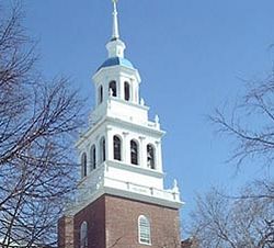 С 30-х гг. ХХ века колокола находятся в США, на одной из башен Гарвардского университета