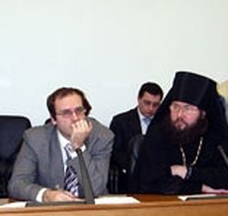 Справа на фото игумен Феофилакт (Безукладников)