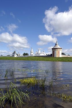 Загрузить увеличенное изображение. 465 x 700 px. Размер файла 147612 b.
 Спасо-Прилуцкий монастырь. Фото: Патриархия.Ru