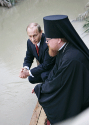 Место на берегу реки Иордан, где по преданию был крещен Иисус Христос, Владимир Путин посетил в феврале прошлого года.