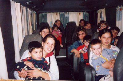 Маша с сотрудниками везет детей в храм