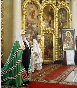 Передача святынь дальневосточным епархиям. Фото Патриархия.Ru
