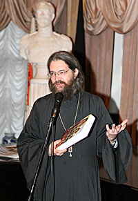 Протоиерей Петр Перекрестов с книгой о свт. Иоанне