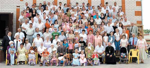 Потомки крестьянина Ярославцева (cнимок из семейного архива Ярославцевых, июль 2006 года)