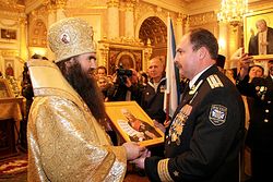 Загрузить увеличенное изображение. 800 x 533 px. Размер файла 656615 b.
 Архиепископ Георгий председатель совета ветеранов военно-морского флота города Сарова Сергей Яковлев