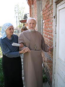 Отец Вячеслав всегда окружен заботой