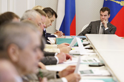 Дмитрий Медведев считает, что борьба с пьянством может быть успешной только на системном уровне. Фото: ИТАР-ТАСС