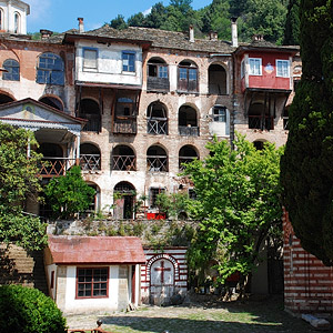 Зограф, братские корпуса. Фото: А.Поспелов / Православие.Ru