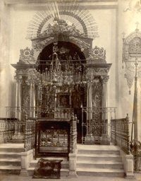 The reliquary of the Kursk Root Icon in the Cathedral of the Sign, Kursk, before the revolution.