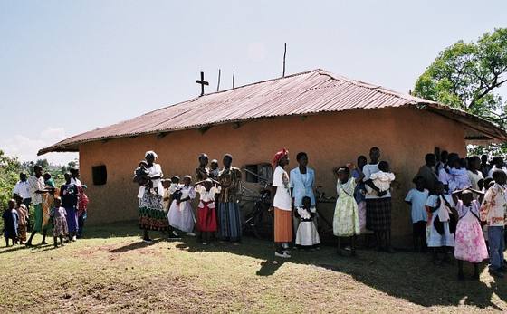 Подпись: После Литургии, Кения. Фото orthphoto.net