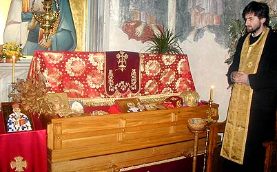 Рака с мощами свт.Николая Сербского во время пребывания в Жичском монастыре.