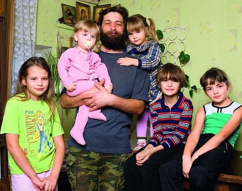 Александр Мулык с детьми. Фото: goodhouse.ru
