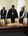 Отдел религиозного образования и катехизации передал детские книги ряду благотворительных фондов