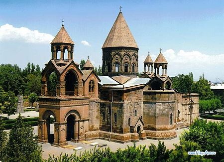 Чем отличается армянская церковь от русской православной