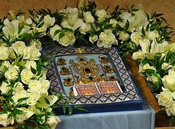 Загрузить увеличенное изображение. 640 x 425 px. Размер файла 85659 b.
 Курская Коренная икона Божией Матери 