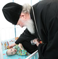 В день праздника Светлого Христова Воскресения Святейший Патриарх посетил московский детский дом-интернат для умственно отсталых детей № 15