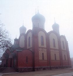 Загрузить увеличенное изображение. 800 x 530 px. Размер файла 80537 b.
  Пюхтицкий Успенский женский монастырь. Собор Успения Пресвятой Богородицы