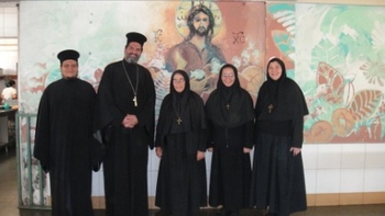 Монахини со с&#1074;ященниками-миссионерами 