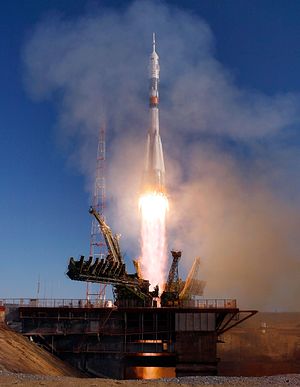 The Soyuz TMA-18 rocket launches from the Baikonur Cosmodrome in Kazakhstan April 2, 2010. A U.S.-Russian crew blasted off in the Russian Soyuz spaceship on Friday for a half-year odyssey aboard the International Space Station. (REUTERS/Carla Cioffi)