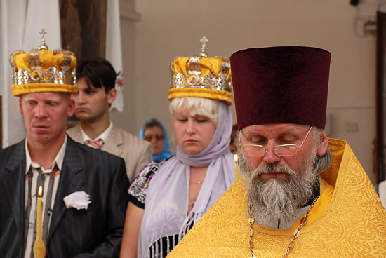 Венчание в сельском храме. Фото: А.Поспелов / Православие.Ru