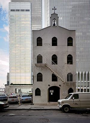 Так выглядел греческий храм святителя Николая в Нижнем Манхэттене (Нью-Йорк) до трагедии 11 сентября 2001 г. Фото 1981 года