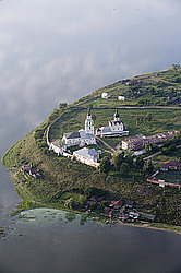 Свияжский Богородице-Успенский монастырь, расположен на острове Свияжск в 30 км от Казани
