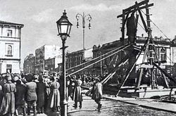 Загрузить увеличенное изображение. 500 x 330 px. Размер файла 38590 b.
 In 1917, the bolsheviks tore down the monument to Stolypin in Kiev.