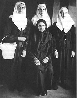 Novice Euphrosyne, the future Schema-nun Margarita (far left).