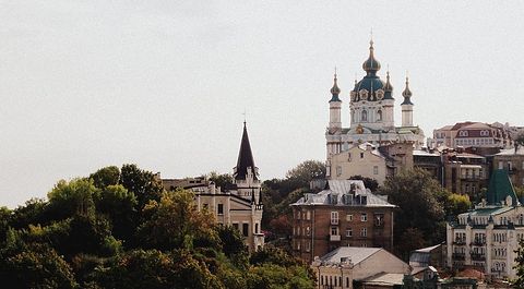 Андреевская церковь,вид с Андреевского спуска. Фото: Subtle Shade на Flickr.com