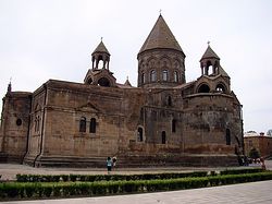 Духовный центр Армянской апостольской церкви — Святой Первопрестольный Эчмиадзин